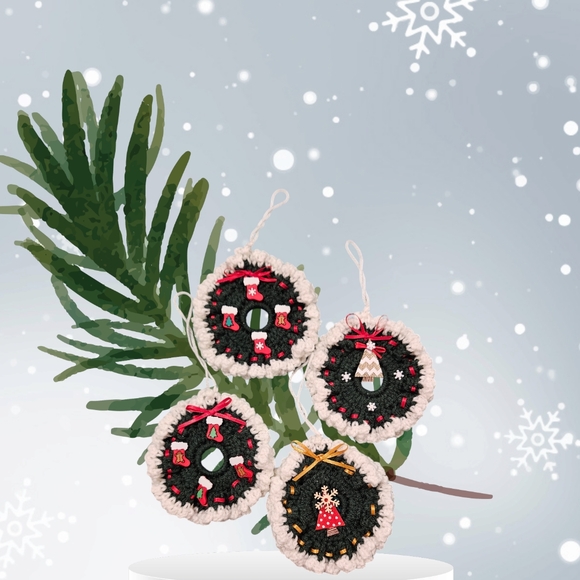 Christmas Ornament  Crochet Wreaths Set of 4, Christmas Tree Themes, Stockings - Picture 2 of 6